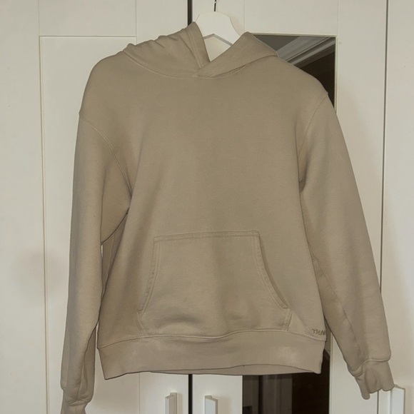 this hoodi is from Aritzia and it’s a size small - Picture 1 of 2